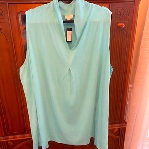 GREAT SLEEVELESS LAYERING PIECE OR BEAUTIFUL ON ITS OWN!